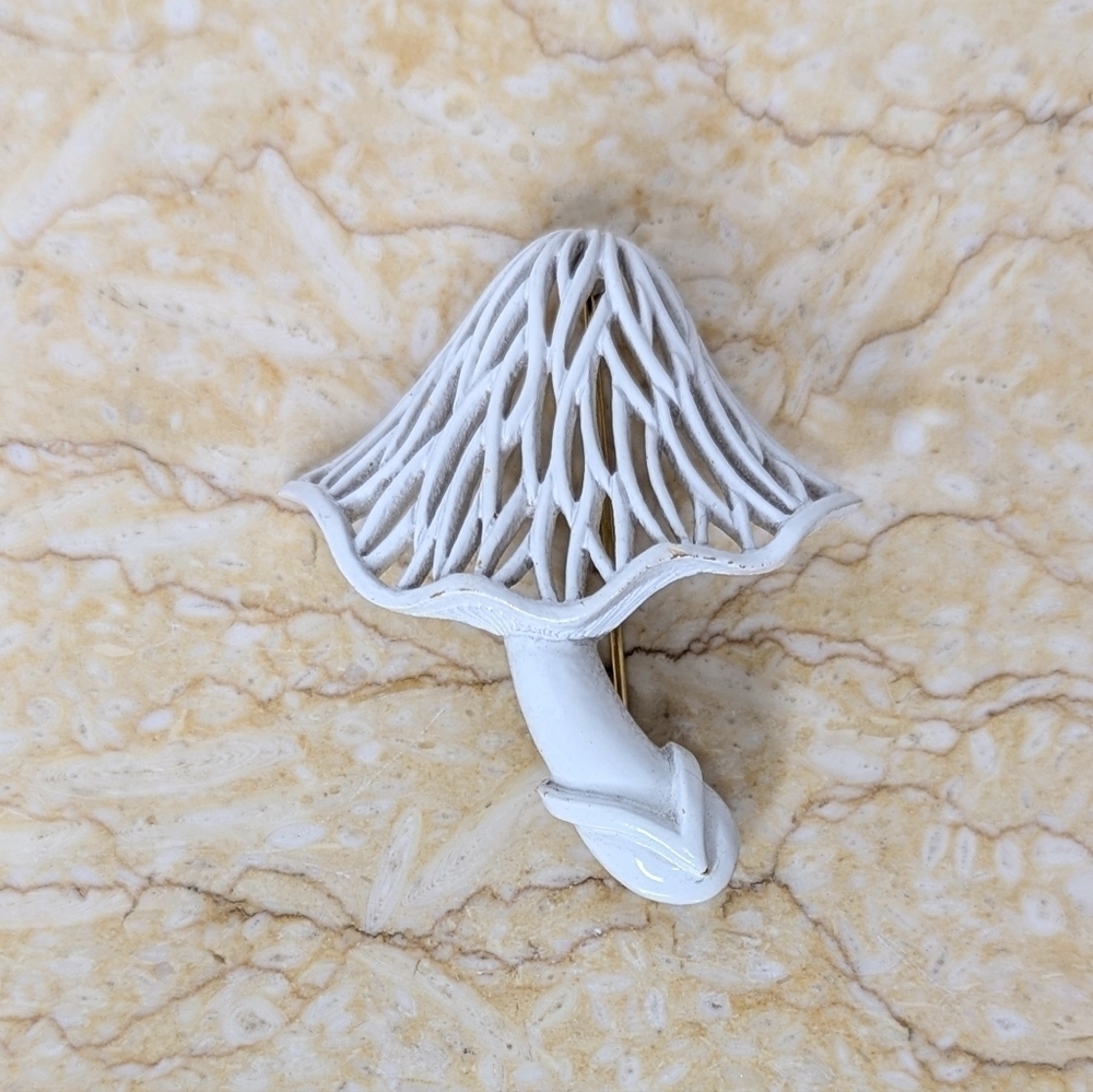 Vintage Crown Trifari Mushroom White Enamel Pin Brooch Filigree 60's Morel